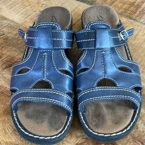 Clark's Women's Patty‎ Argentina Navy Leather Slip On Sandals Size 8
